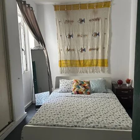 27 Goncalves Crespo Hostel Lissabon